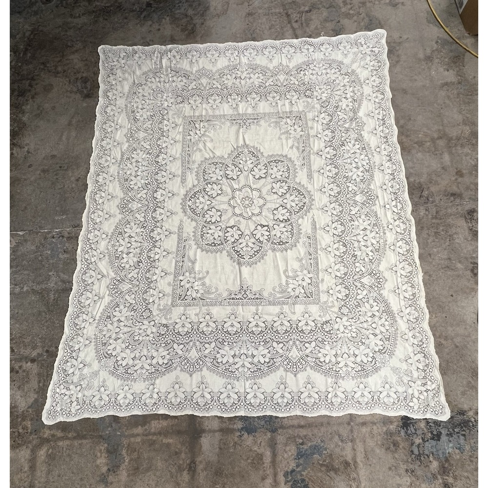 Vintage Floral Lace Scalloped Tablecloth 75x62